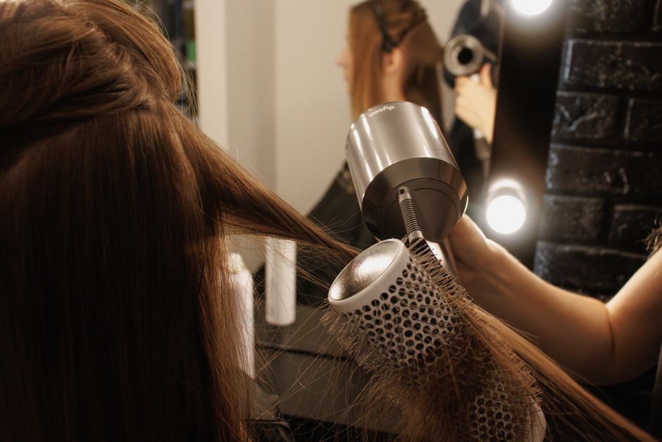 Como Alisar o Cabelo com Escova Rotativa: Truque Incrível para Resultado Perfeito